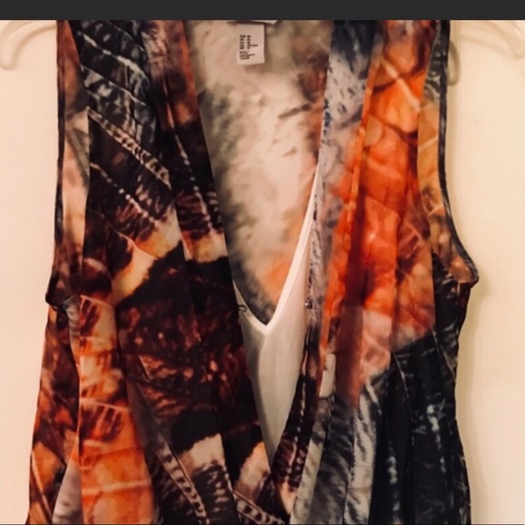 H&M Deep V button overlay top. 10 - Picture 5 of 7